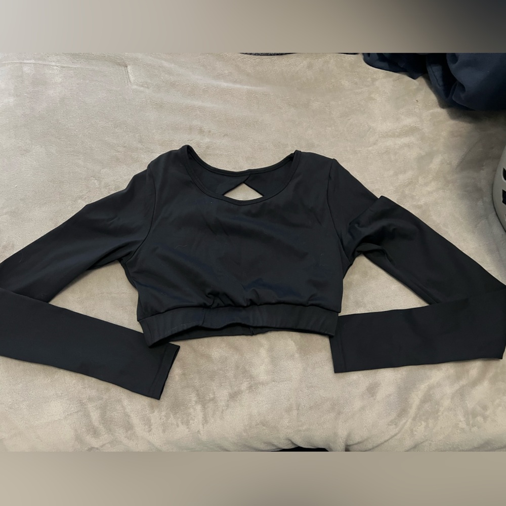 Size Medium long sleeve work out top, hardly worn and in very good condition.